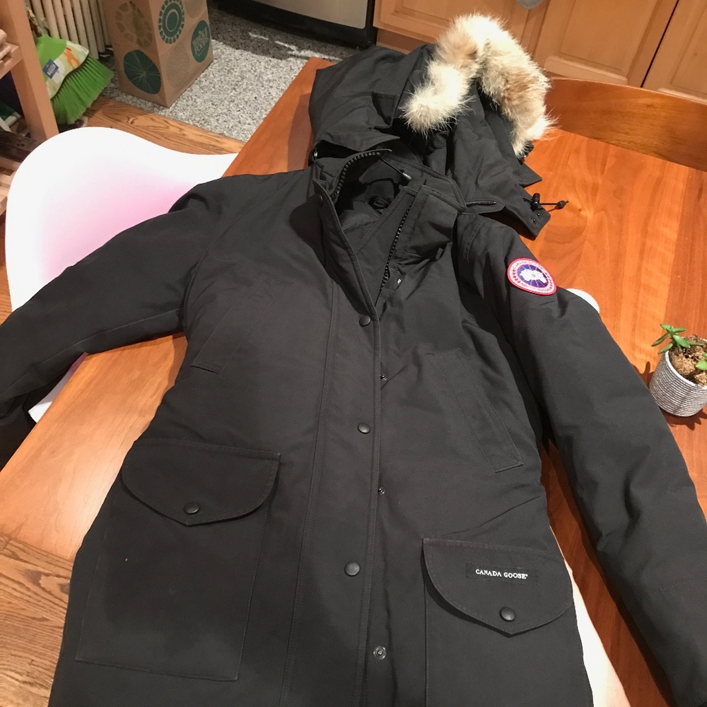 SEMI BRAND NEW CANADA GOOSE ULTRA DOWN